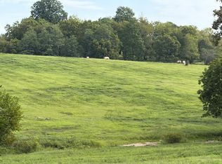 1061 Harrods Creek Rd, Paris, KY 40361
