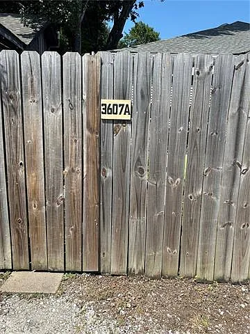 2 bed, 2.0 bath, 1050 sqft, $1,600 — Photo 2
