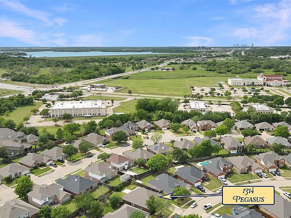 4th image of 1314 Pegasus Dr