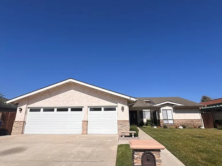1142 Ashbury Ct — Photo 2