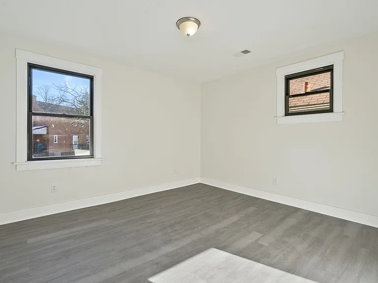 111 Kaplan Avenue — Photo 7