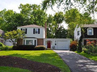 905 E Davis St, Arlington Heights, IL 60005