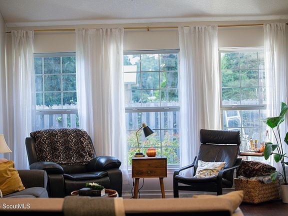 5th image of 163 Bridgewater Cir