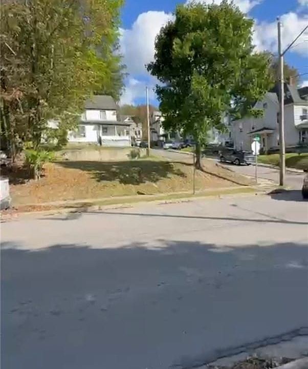 2nd image of Allen St