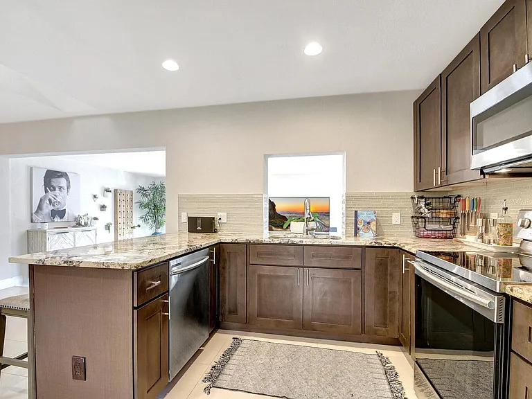 702 Grove St — Photo 11