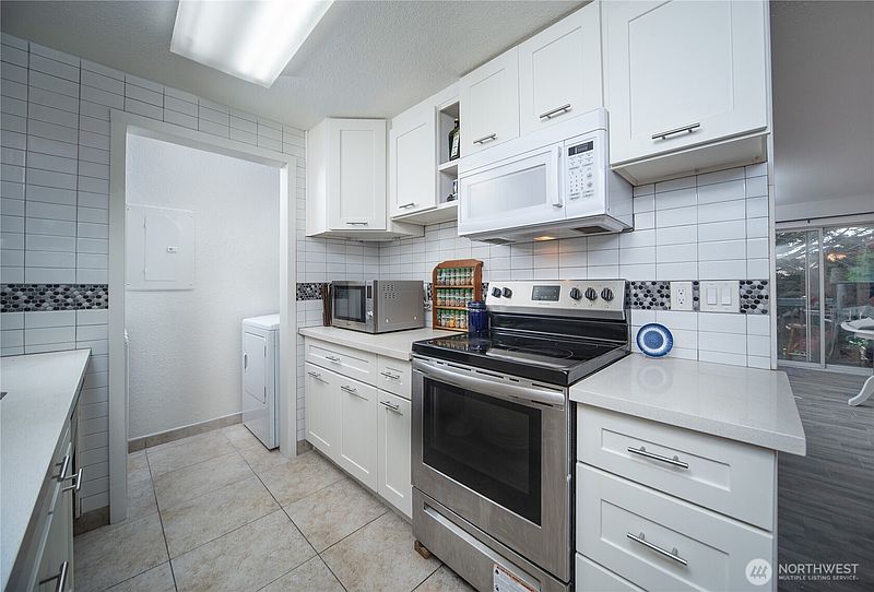 4th image of 16817 Larch Way #D206