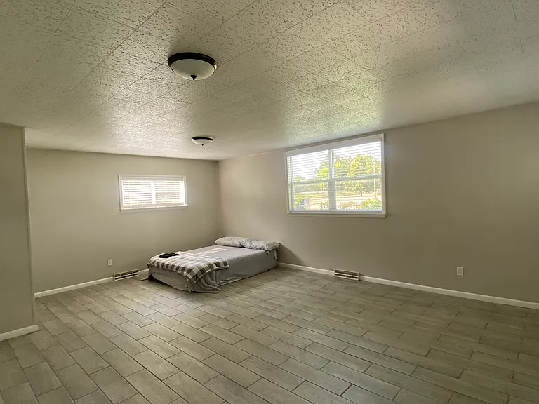 122 Parkview Dr — Photo 4
