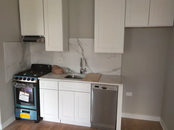 3248 N Pulaski Rd #218, Chicago, IL 60641
