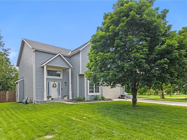 1318 Juniper Ct, Eudora, KS 66025