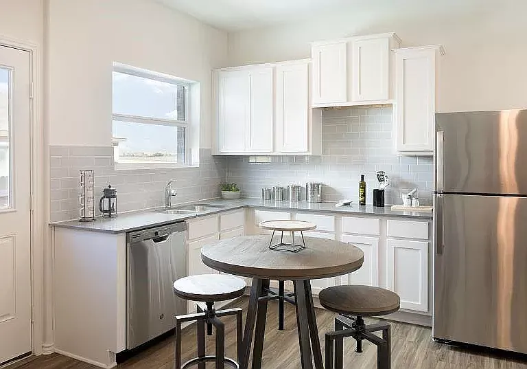1005 Bluewood Bnd — Photo 18