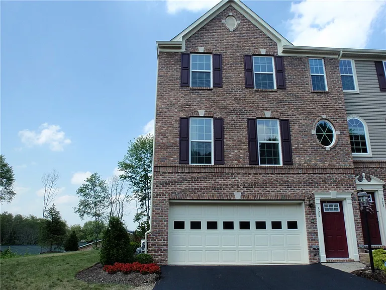 325 Broadstone Dr — Photo 1