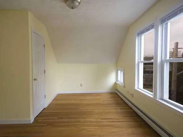 105 4th St, Providence, RI 02906