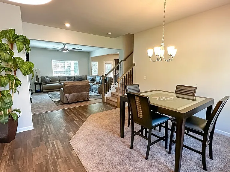 135 Collington Cir — Photo 2