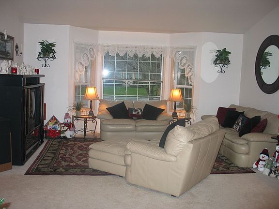 3rd image of 725 Cultus Mountain Dr