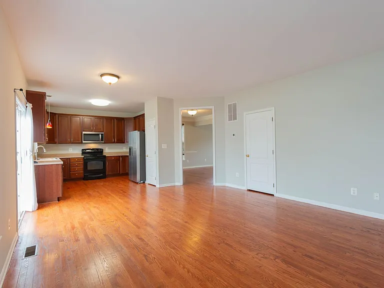 305 Lewisburg Ln — Photo 9