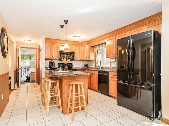 4th image of 35 Sawmill Dr