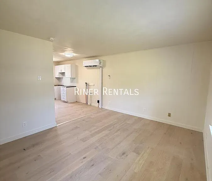 423 Barbee St #10 — Photo 3