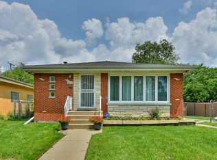 8319 E Prairie Rd, Skokie, IL 60076