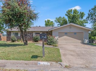 811 S Riviera Dr, Rogers, AR 72758