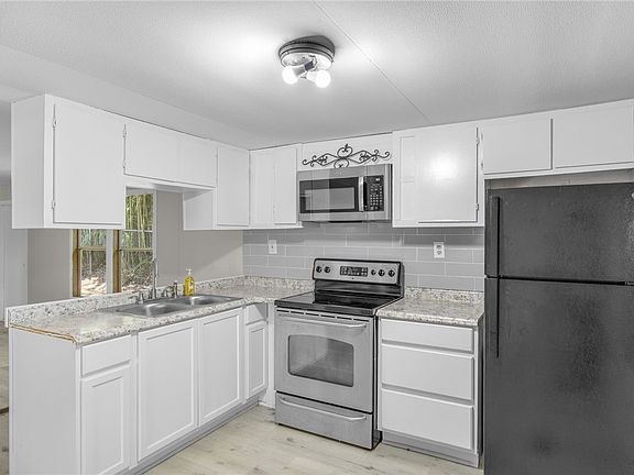 4th image of 137 Rosemond St