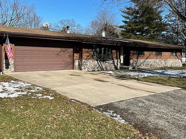 875 N 2401st Rd, Oglesby, IL 61348