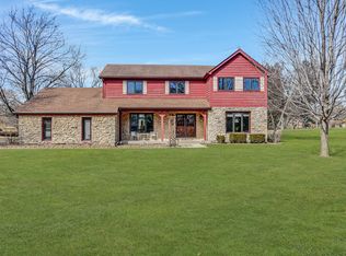 35W910 Fieldcrest Dr, Saint Charles, IL 60175