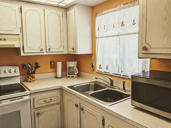 4th image of 3709 Lake Bayshore Dr #H115
