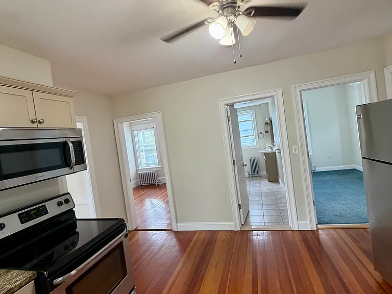1032 Hope St — Photo 8