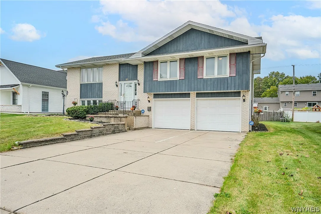 3 bed, 2.0 bath, 2100 sqft, $3,495 — Photo 3