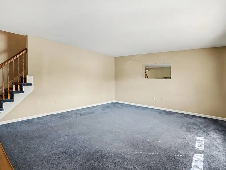 99 Lee Ann Ct — Photo 2