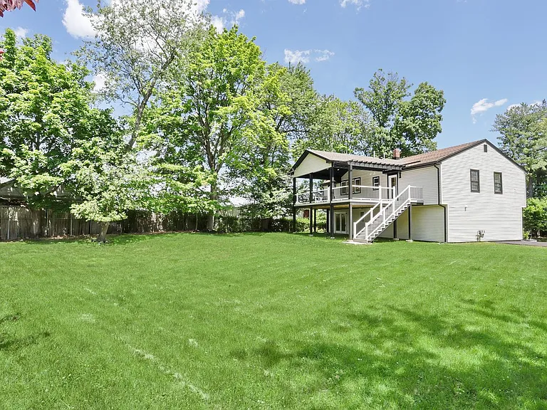 415 Goffle Rd — Photo 38
