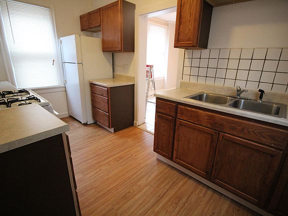 3rd image of 17 N Saint James St APT 1