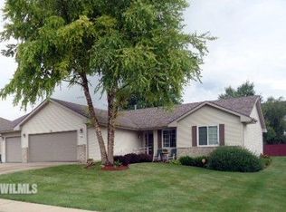 571 Barley Ridge Trl, Freeport, IL 61032