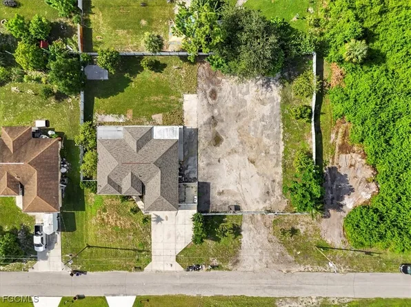 2922 22nd St SW, Lehigh Acres, FL 33976