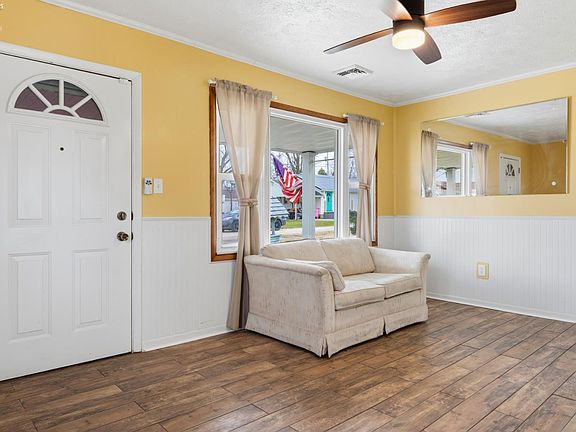 3rd image of 271 N Willow Dale Rd