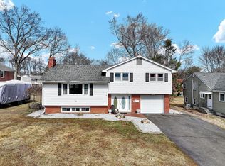 9 Crest St, Wethersfield, CT 06109
