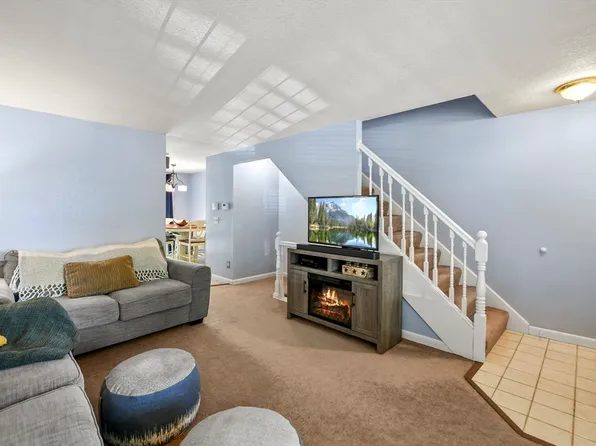 5 Corey Colonial, Agawam, MA 01001