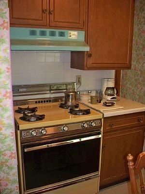 5th image of 4040 Sheffield Ave