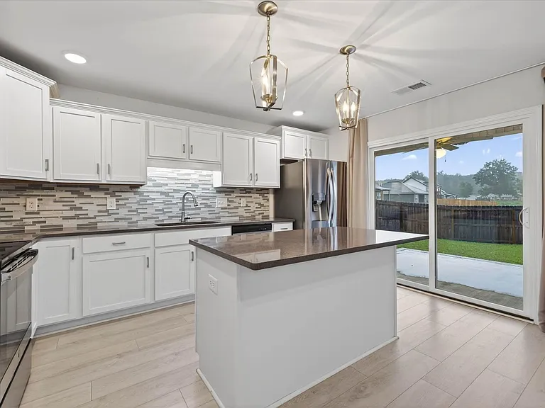 513 Herman Dr — Photo 16