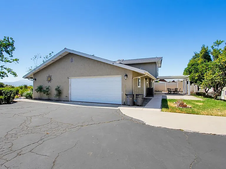 2039 Lemon Ave — Photo 41