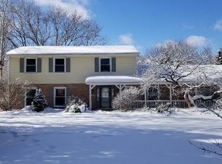 738 S Forest Dr, Barrington, IL 60010