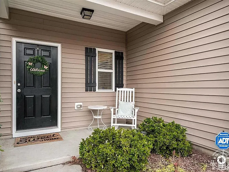 125 Golden Meadow Ct — Photo 2