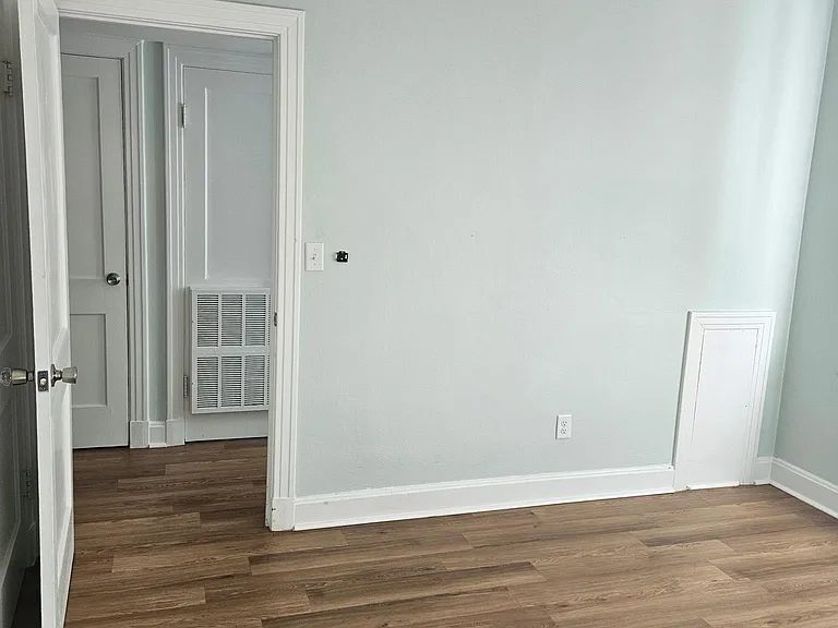 46 W 11th St — Photo 17