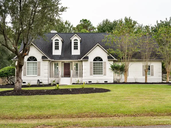 379 Commonwealth Rd, Mount Pleasant, SC 29466