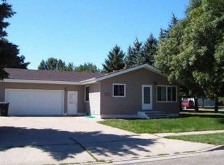 1562 E Omaha Dr, Bismarck, ND 58504