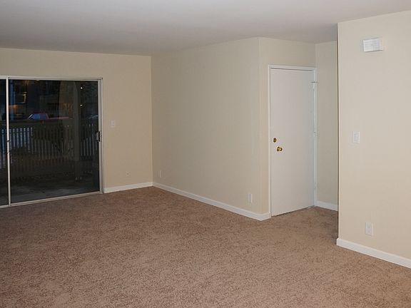 Recent paint and carpet