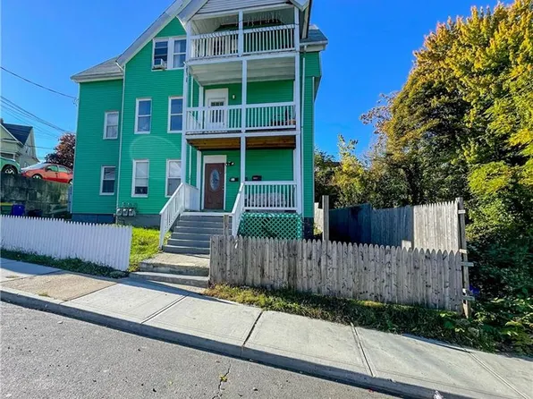 152 East Farm Street, Waterbury, CT 06704