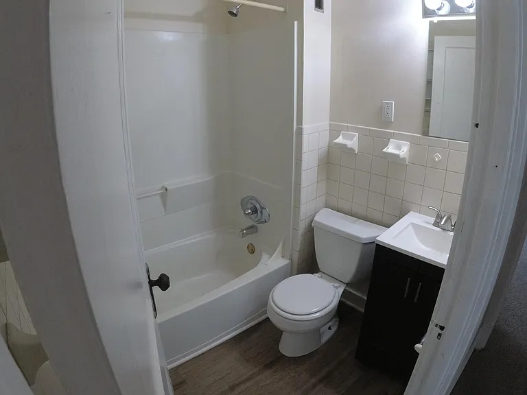 1026 W 30th St #2 — Photo 8