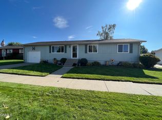 2322 17th Cir W, Williston, ND 58801