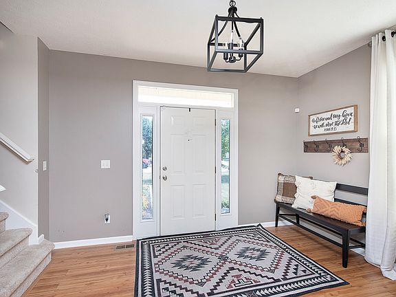 3rd image of 6823 Silver Grove Ct